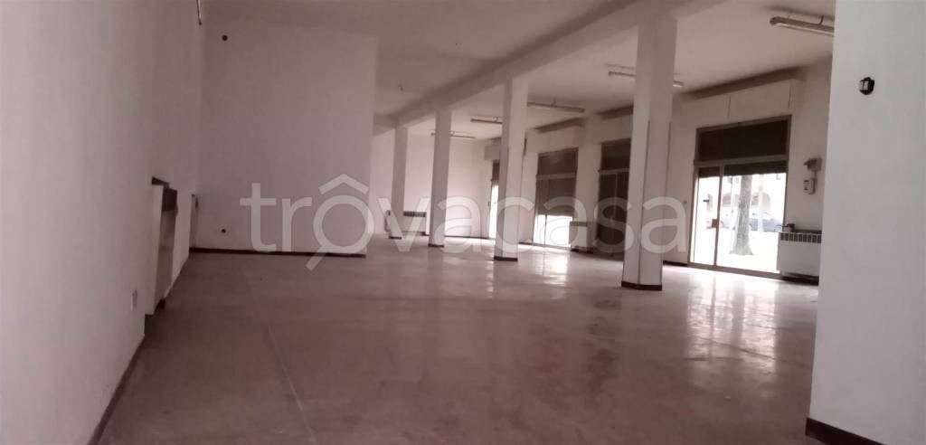 negozio in vendita a Granarolo dell'Emilia in zona Cadriano
