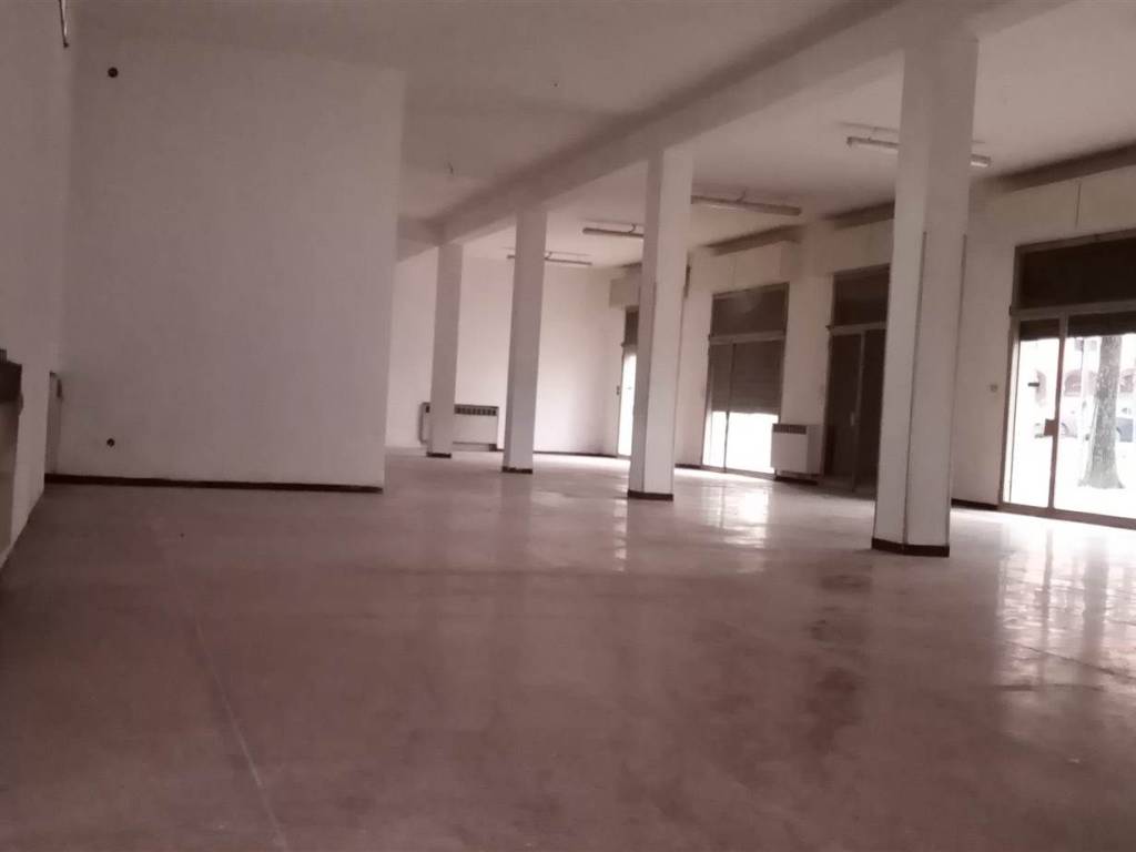 negozio in vendita a Granarolo dell'Emilia in zona Cadriano