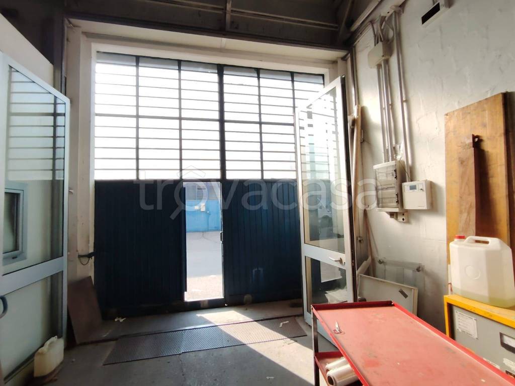 locale commerciale in vendita a Granarolo dell'Emilia in zona Cadriano