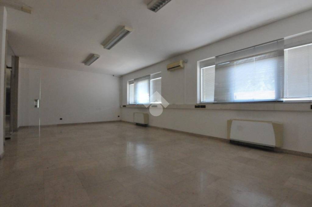 ufficio in vendita a Granarolo dell'Emilia in zona Quarto Inferiore