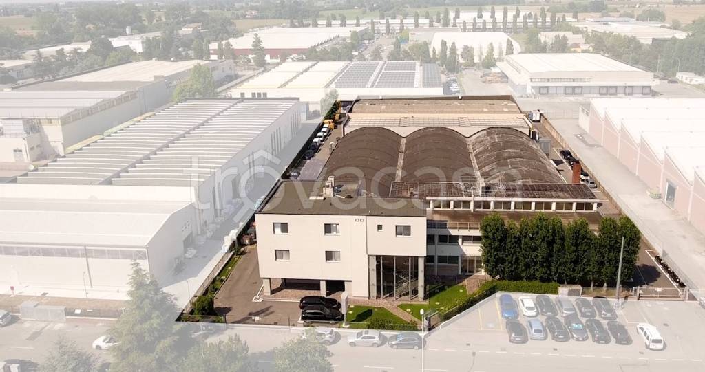 capannone in vendita a Granarolo dell'Emilia in zona Cadriano