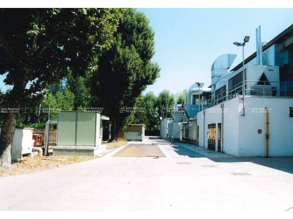 locale commerciale in vendita a Granarolo dell'Emilia in zona Cadriano