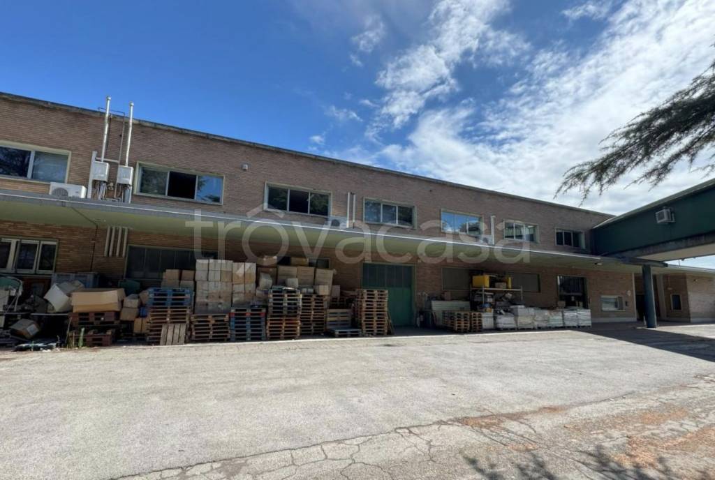 locale commerciale in vendita a Granarolo dell'Emilia in zona Quarto Inferiore