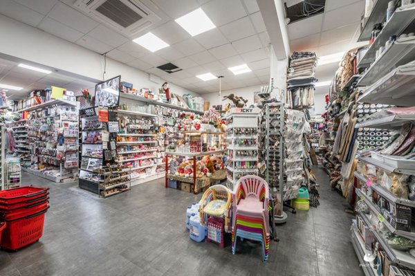 locale commerciale in vendita a Granarolo dell'Emilia