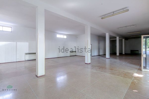 locale commerciale in vendita a Granarolo dell'Emilia in zona Cadriano