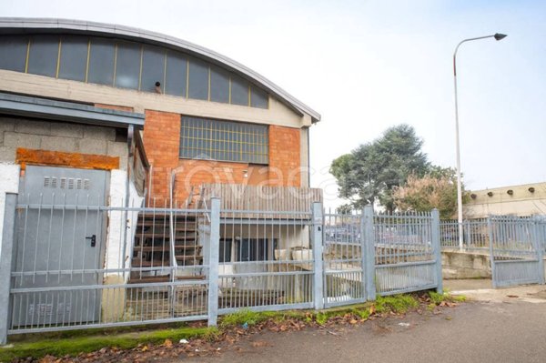 locale commerciale in vendita a Granarolo dell'Emilia in zona Quarto Inferiore