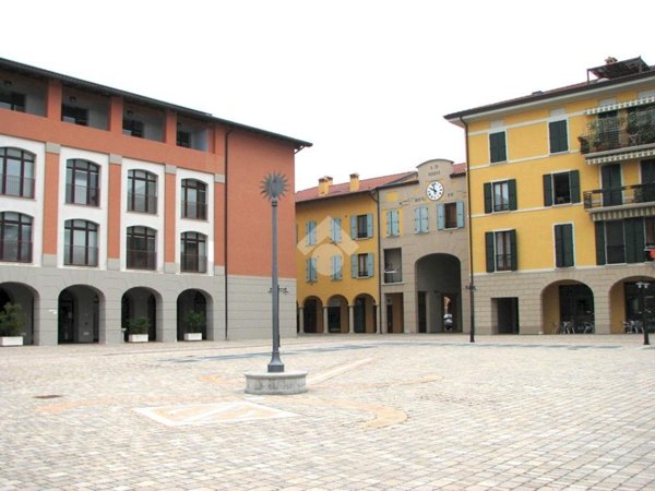 locale commerciale in vendita a Granarolo dell'Emilia in zona Cadriano