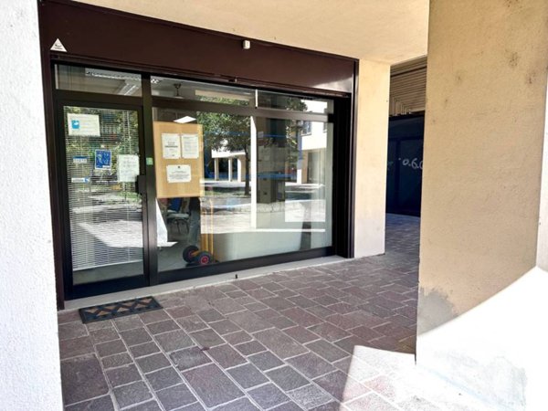 negozio in vendita a Granarolo dell'Emilia in zona Quarto Inferiore