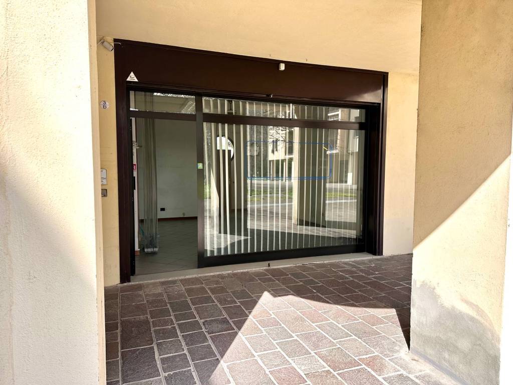 negozio in vendita a Granarolo dell'Emilia in zona Quarto Inferiore