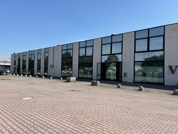 negozio in vendita a Granarolo dell'Emilia in zona Cadriano