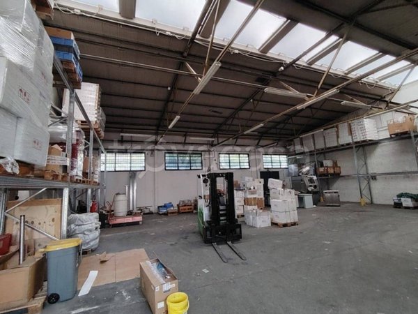 locale commerciale in vendita a Granarolo dell'Emilia in zona Cadriano