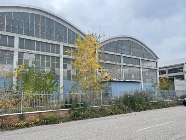 capannone in vendita a Granarolo dell'Emilia in zona Cadriano