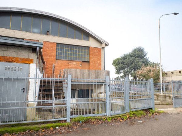 locale commerciale in vendita a Granarolo dell'Emilia in zona Quarto Inferiore