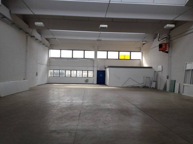 locale commerciale in vendita a Granarolo dell'Emilia in zona Cadriano