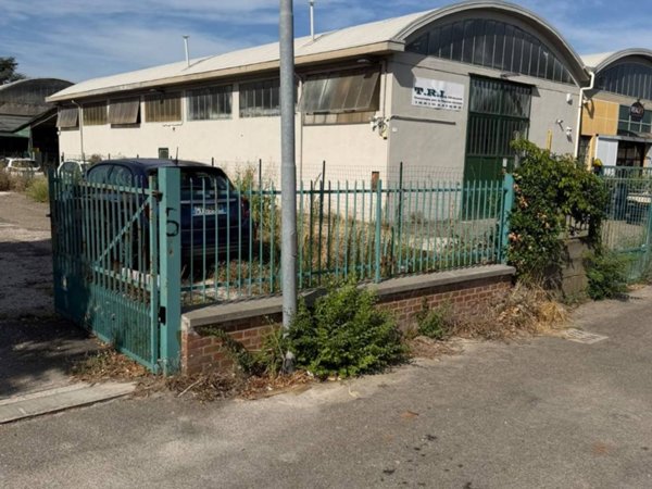 locale commerciale in vendita a Granarolo dell'Emilia in zona Quarto Inferiore