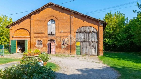 casale in vendita a Granarolo dell'Emilia in zona Lovoleto