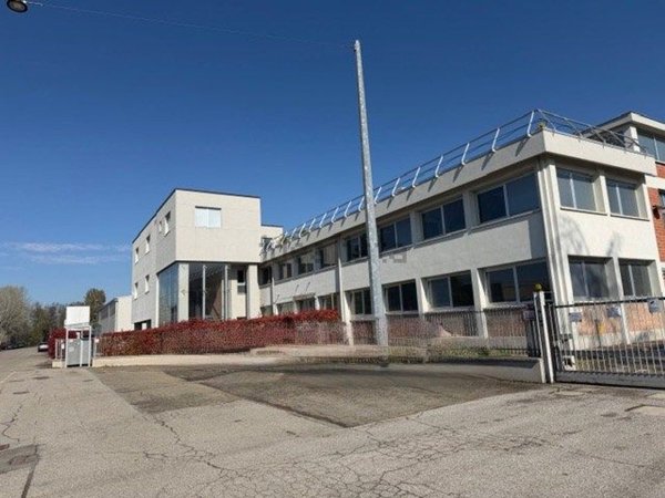 locale commerciale in vendita a Granarolo dell'Emilia in zona Cadriano