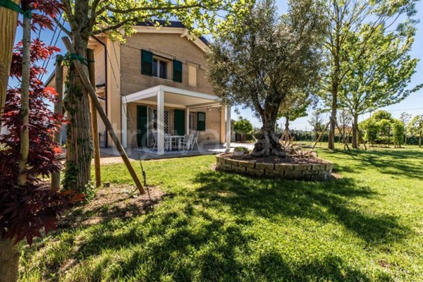 casa indipendente in vendita a Granarolo dell'Emilia in zona Lovoleto