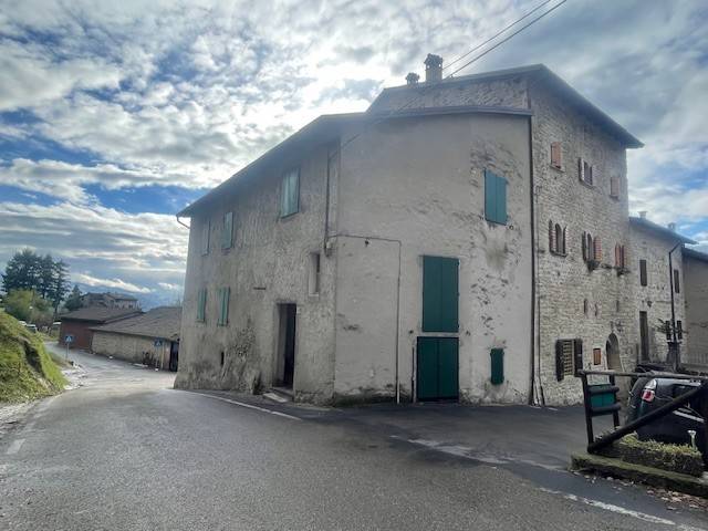 casa indipendente in vendita a Grizzana Morandi in zona Veggio