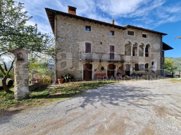 casa indipendente in vendita a Grizzana Morandi in zona Carviano