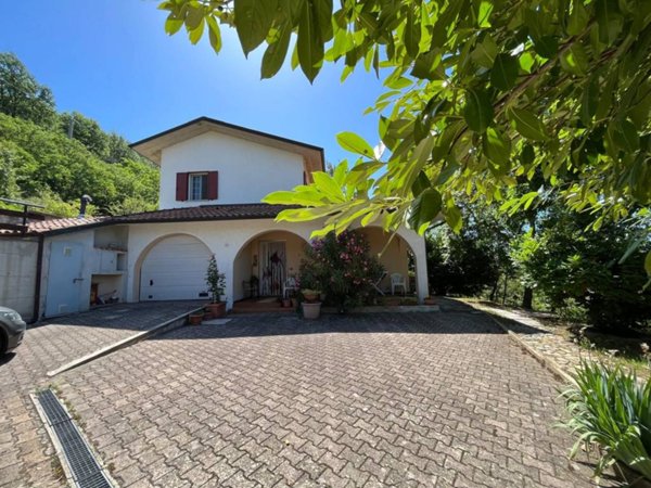 casa indipendente in vendita a Grizzana Morandi in zona Carviano
