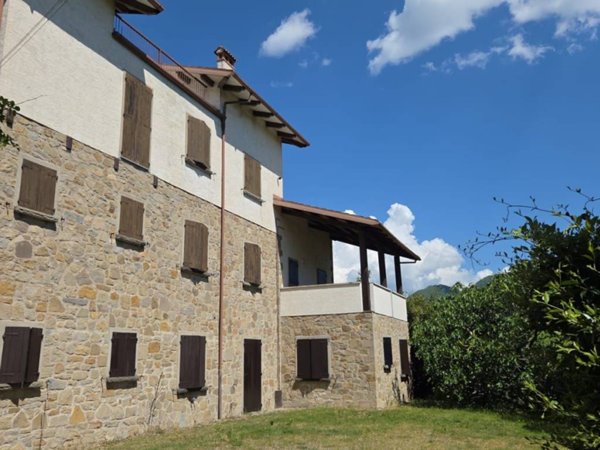 intera palazzina in vendita a Grizzana Morandi in zona Savignano