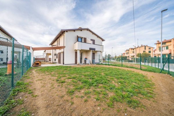 casa indipendente in vendita ad Imola