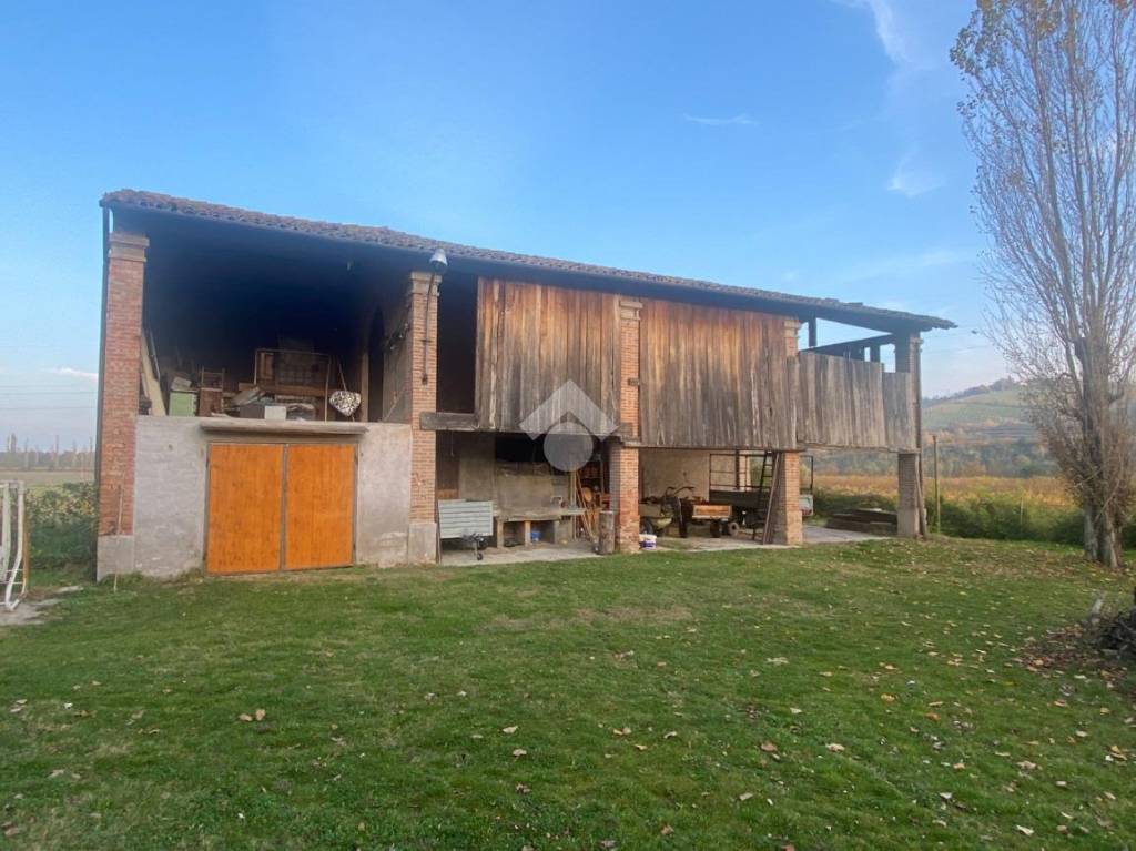 locale di sgombero in vendita ad Imola in zona Ponticelli