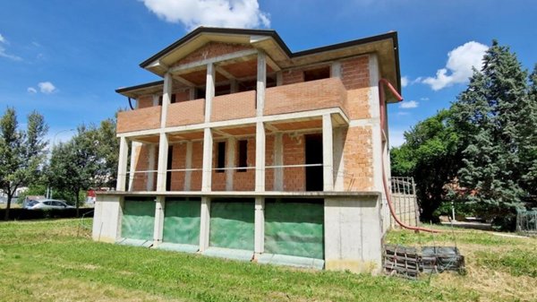 casa indipendente in vendita ad Imola
