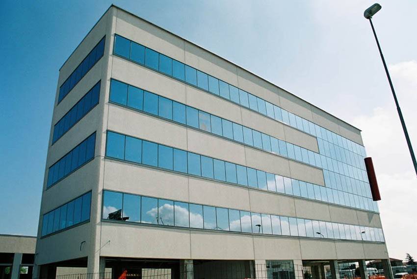 ufficio in vendita ad Imola in zona Area Industriale