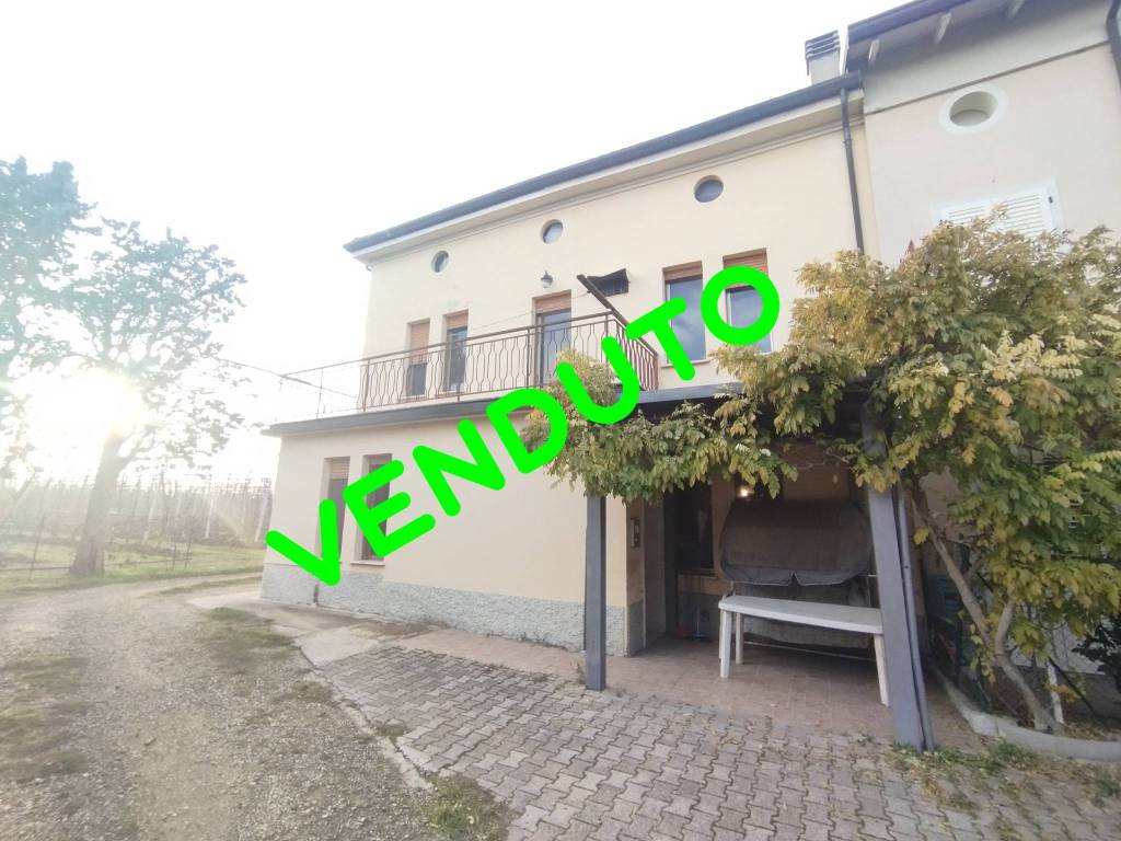 casa indipendente in vendita ad Imola in zona Zello