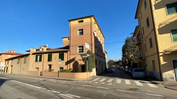 negozio in vendita ad Imola