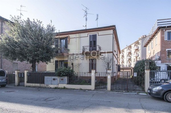 casa indipendente in vendita ad Imola in zona Centro Storico