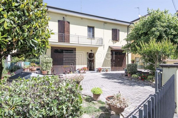 casa indipendente in vendita ad Imola