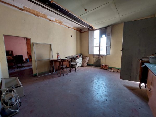 negozio in vendita ad Imola in zona Fabbrica