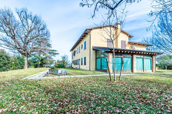 casa indipendente in vendita ad Imola in zona Centro Storico
