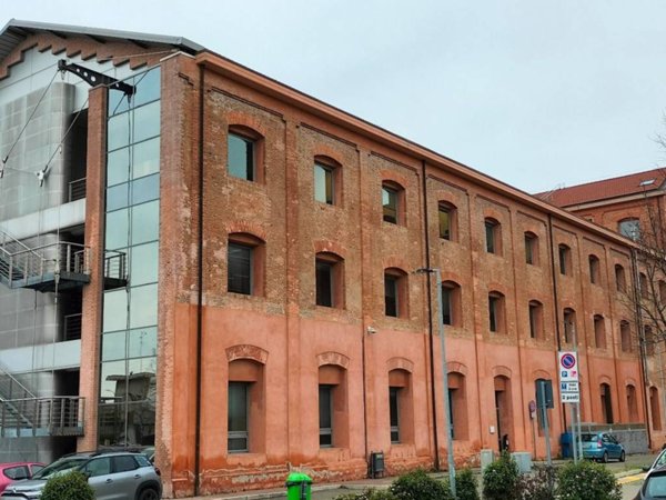 ufficio in vendita ad Imola in zona Area Industriale