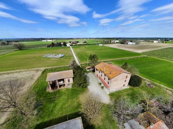 appartamento in vendita ad Imola in zona Sesto Imolese