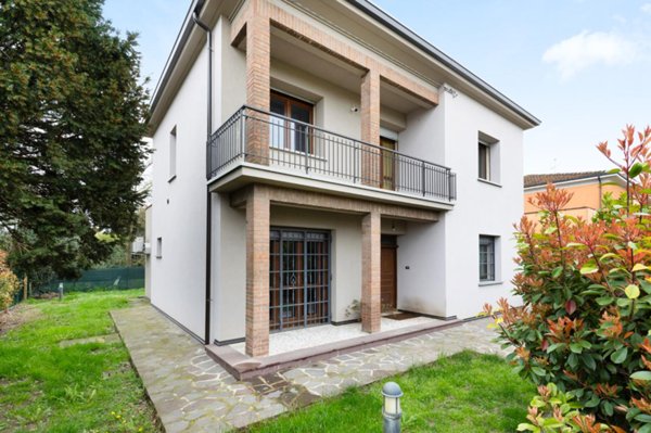 casa indipendente in vendita ad Imola in zona Centro Storico