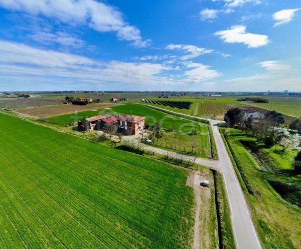 casa indipendente in vendita ad Imola
