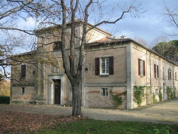 villa in vendita ad Imola