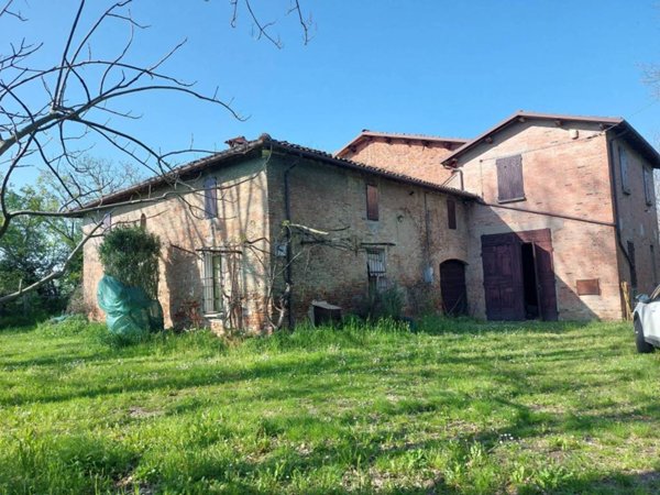 casa indipendente in vendita ad Imola in zona Area Industriale