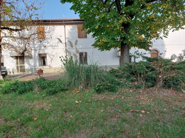 casale in vendita ad Imola in zona Ponticelli