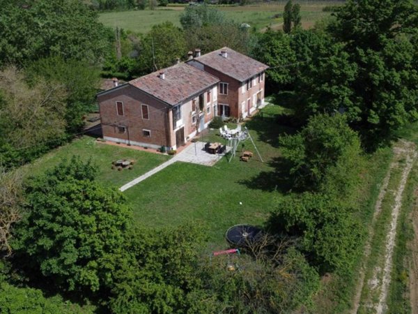casa indipendente in vendita ad Imola in zona Area Industriale
