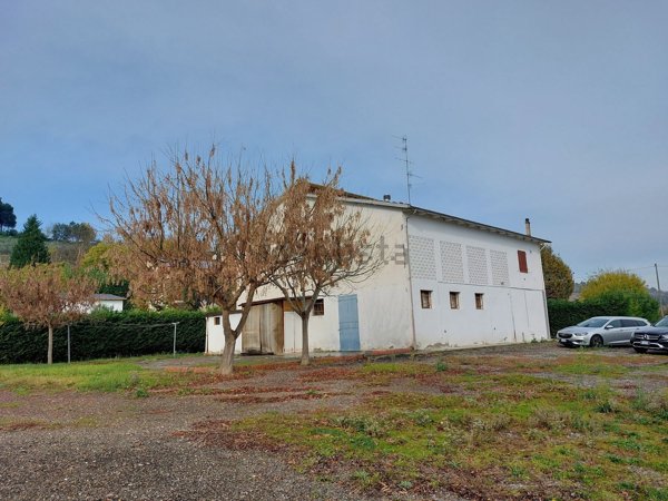 locale di sgombero in vendita ad Imola in zona Ponticelli