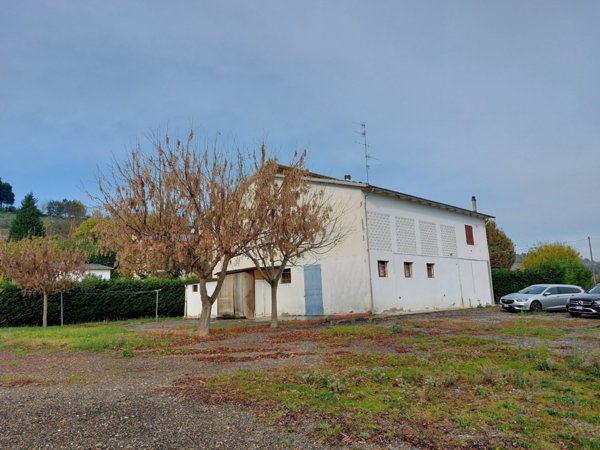 locale di sgombero in vendita ad Imola in zona Ponticelli