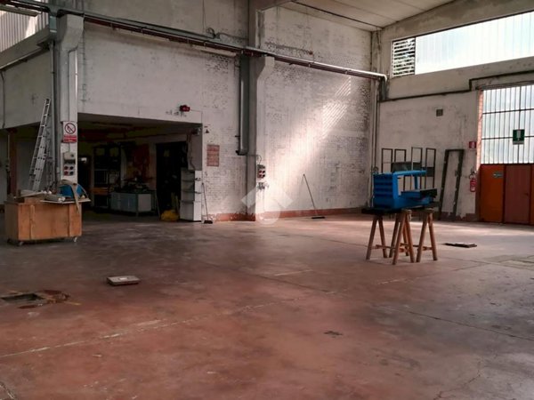 capannone in vendita ad Imola in zona Area Industriale