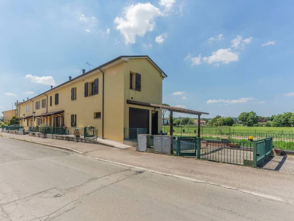 appartamento in vendita ad Imola in zona Pedagna