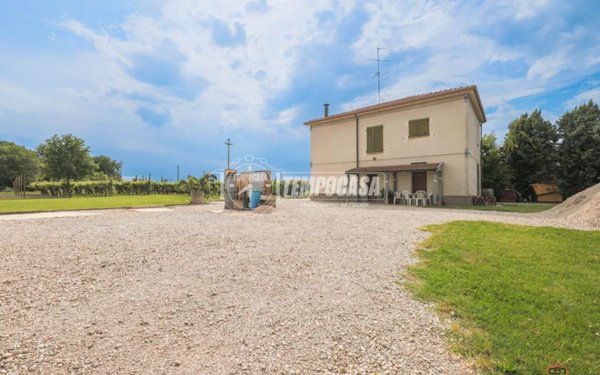 appartamento in vendita ad Imola in zona Area Industriale