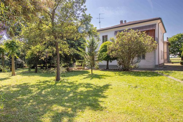 casa indipendente in vendita ad Imola in zona Sasso Morelli